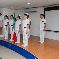 Estudiantes de Enfermería participan en ceremonia de imposición de cofias